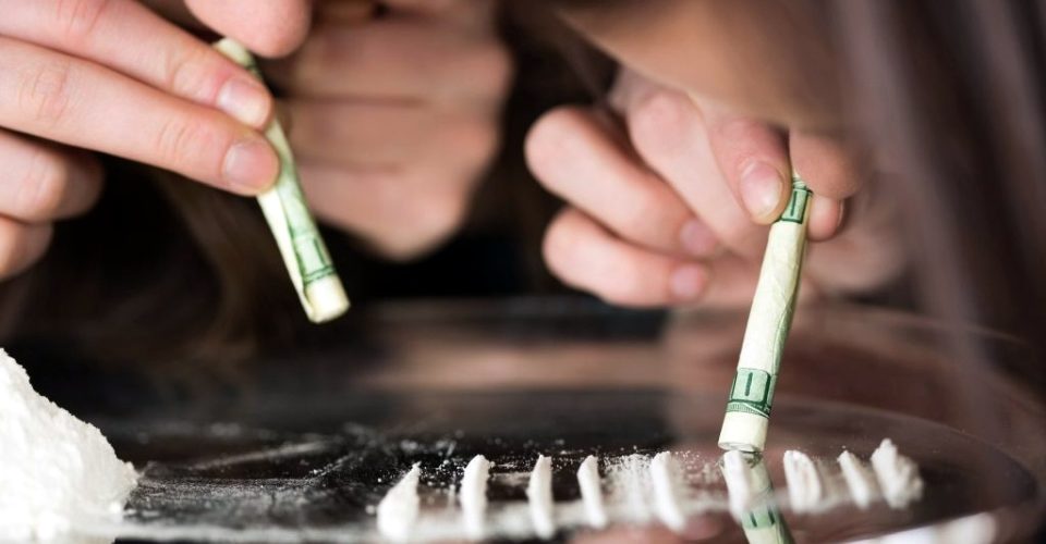 ce-tratam-social-med-dependenta-de-ketamina