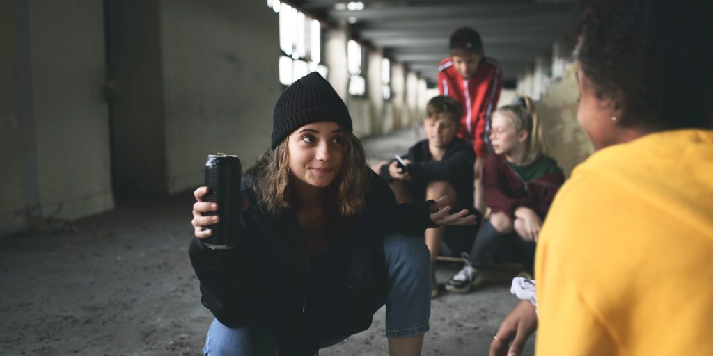 Tinerii din România încep consumul de droguri din ce în ce mai devreme – Riscurile combinațiilor periculoase de substanțe Tinerii din România încep consumul de droguri din ce în ce mai devreme – Riscurile combinațiilor periculoase de substanțe